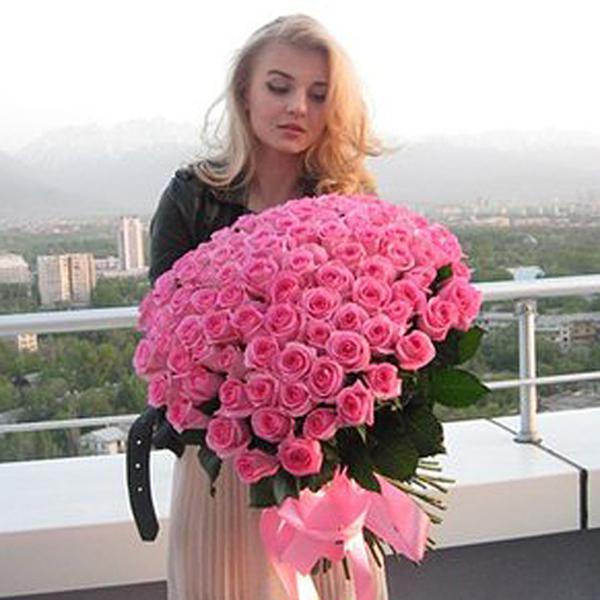 Букет из 101 розовой розы 50 см «Аква»
