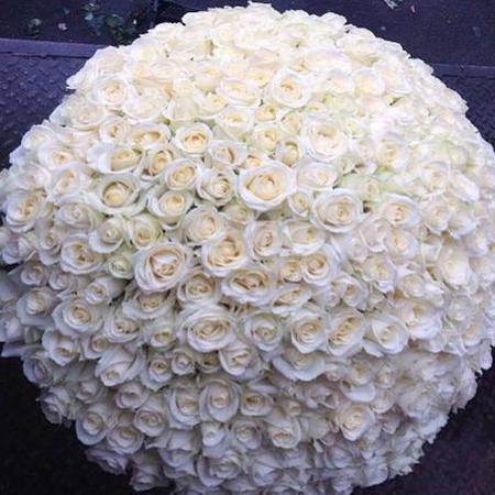 Корзина из 301 белой розы