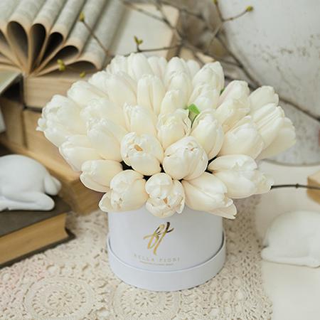 Белые тюльпаны в  коробке Baby