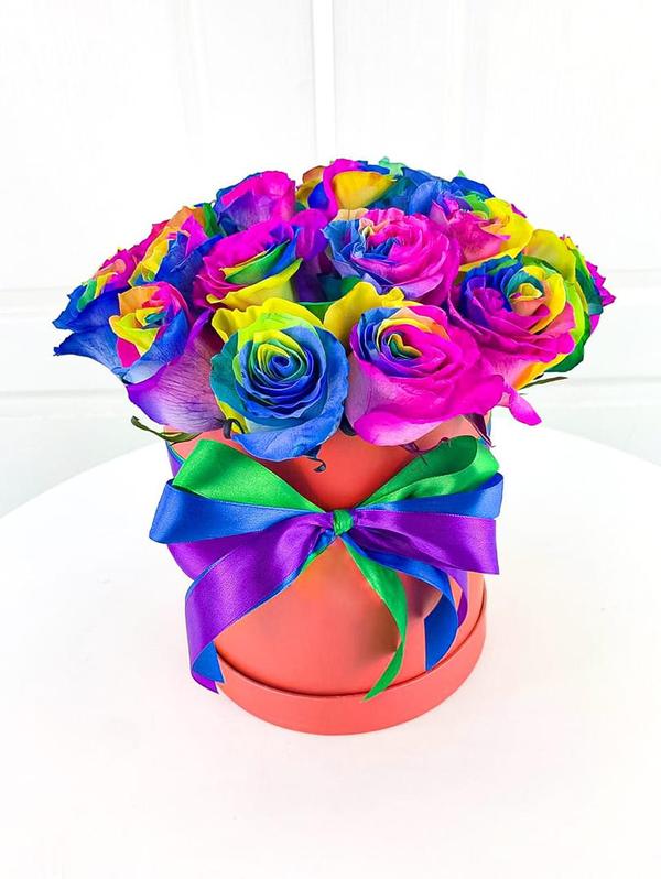 Букет "25 радужных роз в шляпной коробке "Очаровательный вечер""